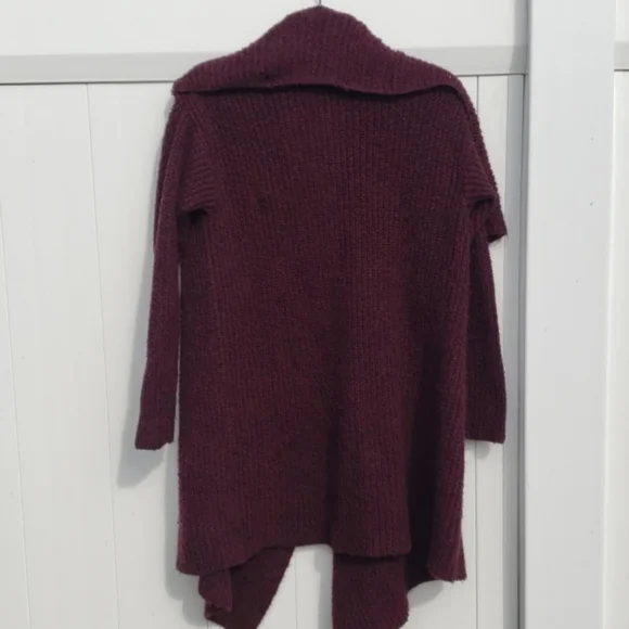 Cozy burgundy sweater - Picture 3 of 3